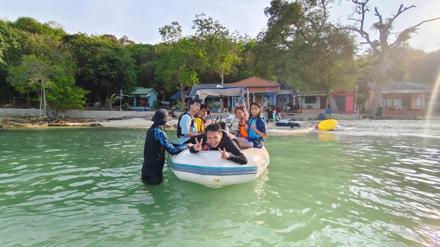 Hotel ลุงดำฮัทบีช à Ko Samet Extérieur photo
